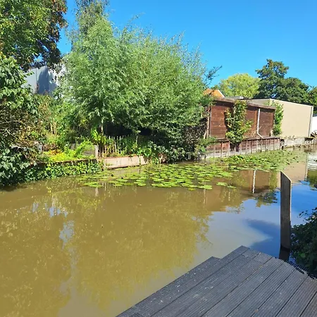 Canal Garden Staywell Apartmán