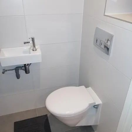 Canal Garden Staywell Apartment