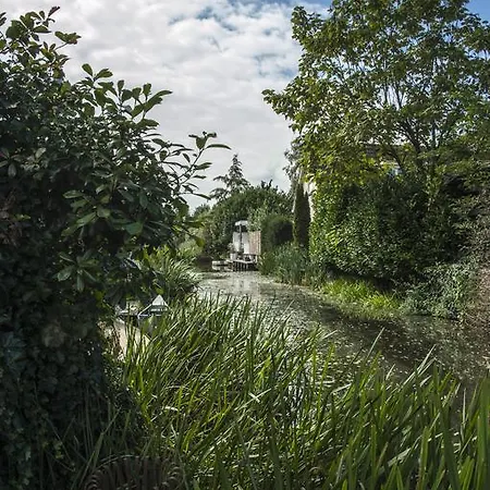 Canal Garden Staywell Apartment
