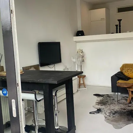 Canal Garden Staywell Apartment
