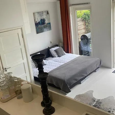 Canal Garden Staywell Amsterdam