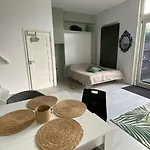 Canal Garden Staywell Apartament